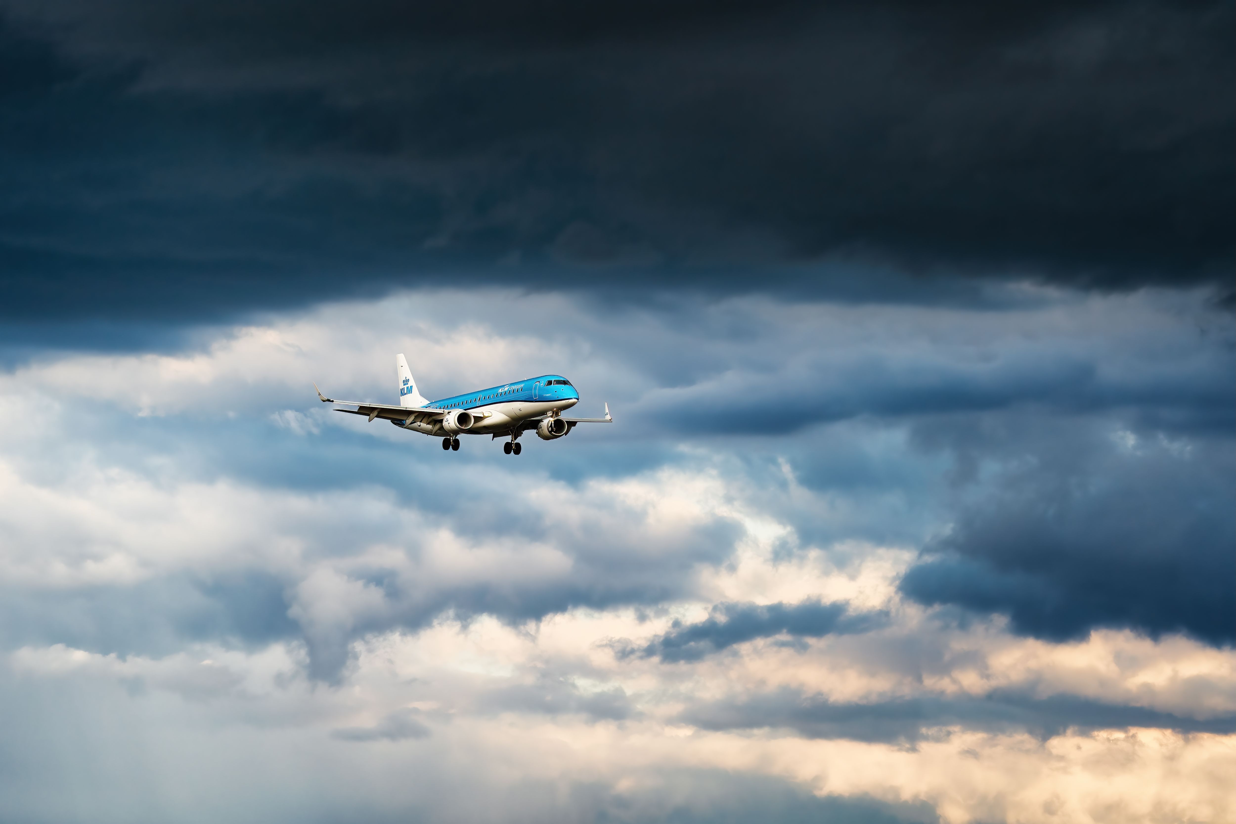 Airlines Reroute as Tensions Rise, Prompting New Travel Disruptions