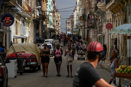 A Tourist's Glimpse: Daily Blackouts Define Life in Modern Havana
