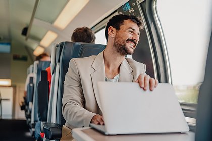 Solo Travel Surges in Russia, Driven by Work Flexibility and a New Wave of Female Explorers