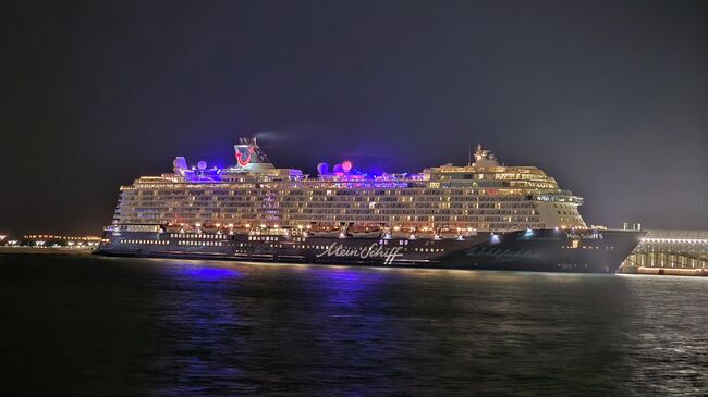 Stranded at Sea: Russian Cruise Passengers Finally Reach Home After Mid-East Turmoil