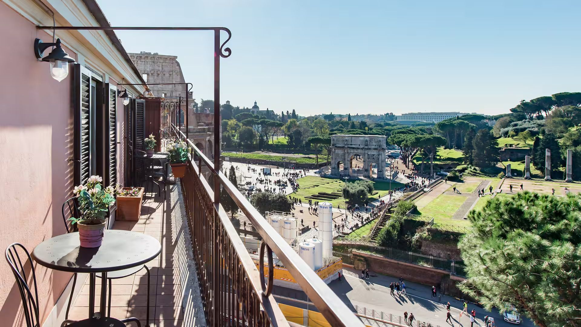 Your Morning Coffee with the Colosseum: Seven Rentals with a Front-Row Seat