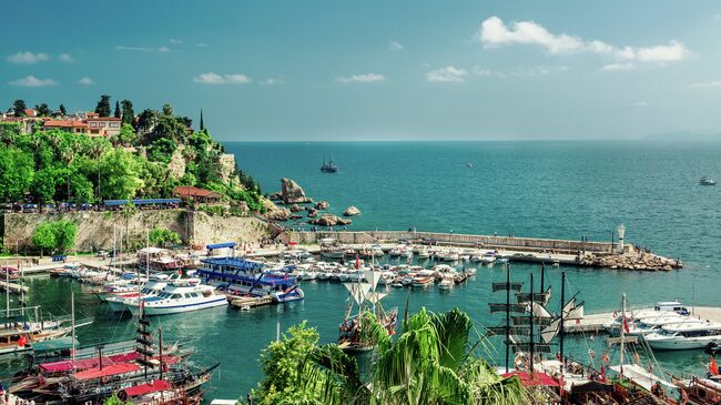 Russian Tourists in Antalya Trade Steak for Seafood at All-Inclusive Resorts